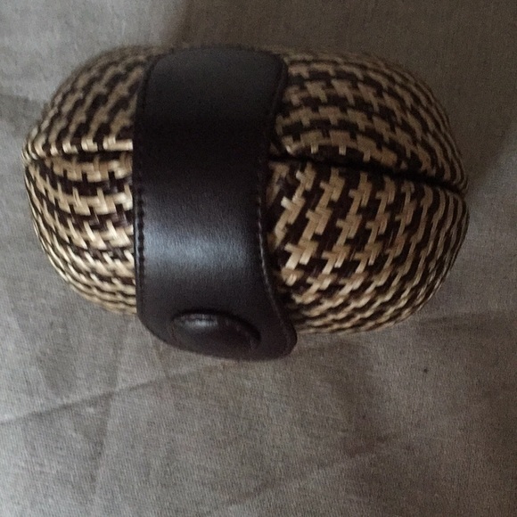 NWT lovely, cute and adorable woven natural straw crossbody bag - Picture 6 of 7